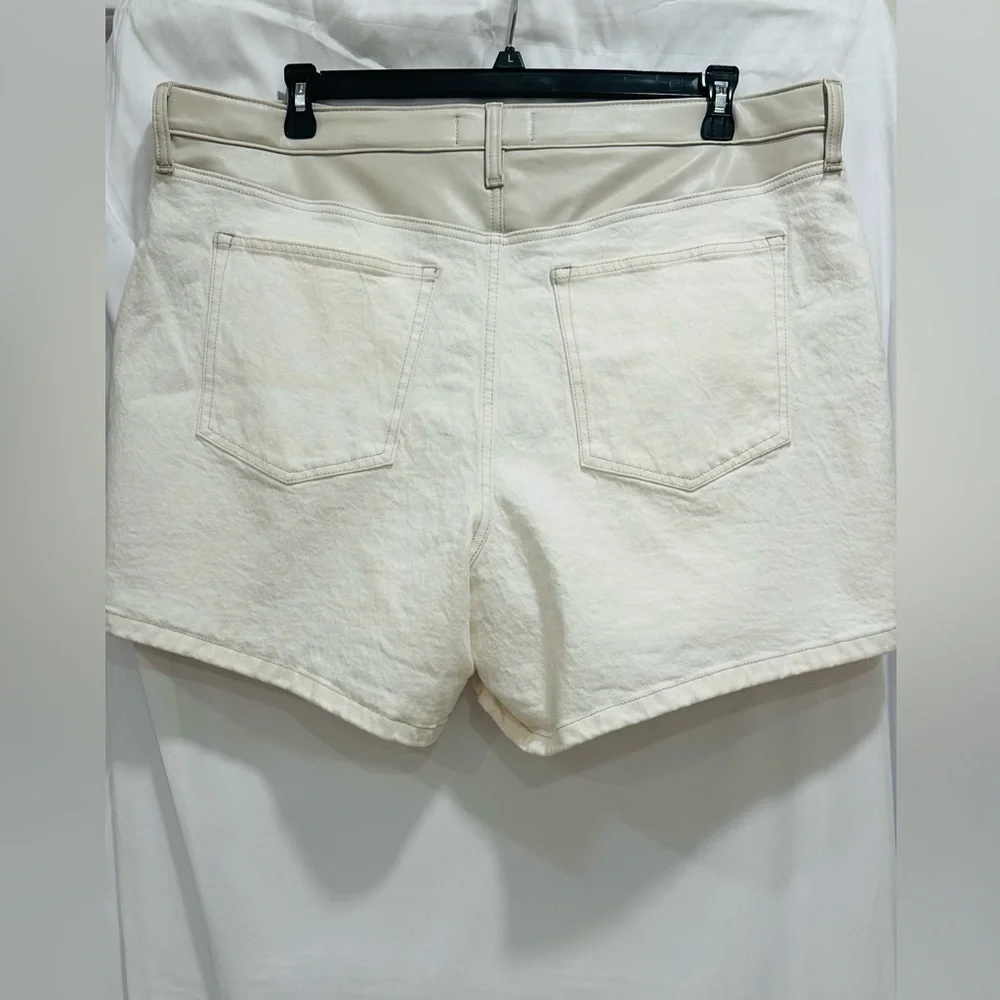 Abercrombie&Fitch Womens 35/20 HighRise Dad Short Faux Leather Waist Curve Love